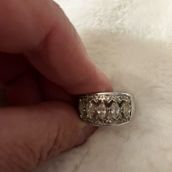 Jewelry - Vintage Ring